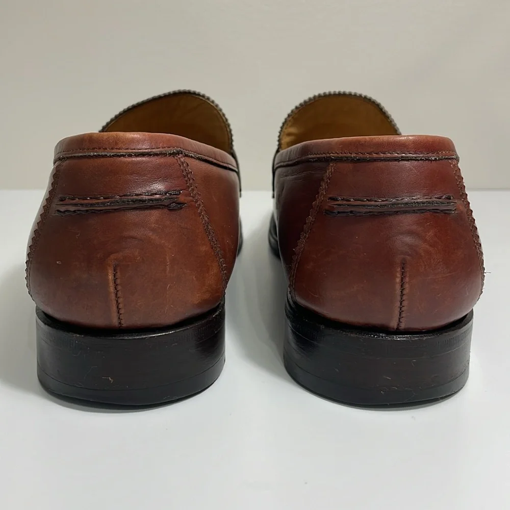 Barneys New York Size‎ 8 brown leather penny loafers. Excellent used condition.